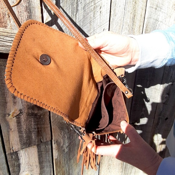 Designer Montana West. Genuine leather, cowhide fringe bag. - Picture 5 of 8